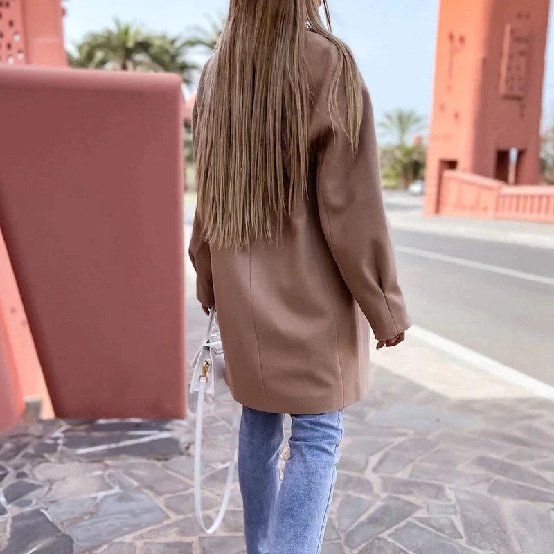 Lang damefrakke | Ulden frakke med knapper og reverskrave