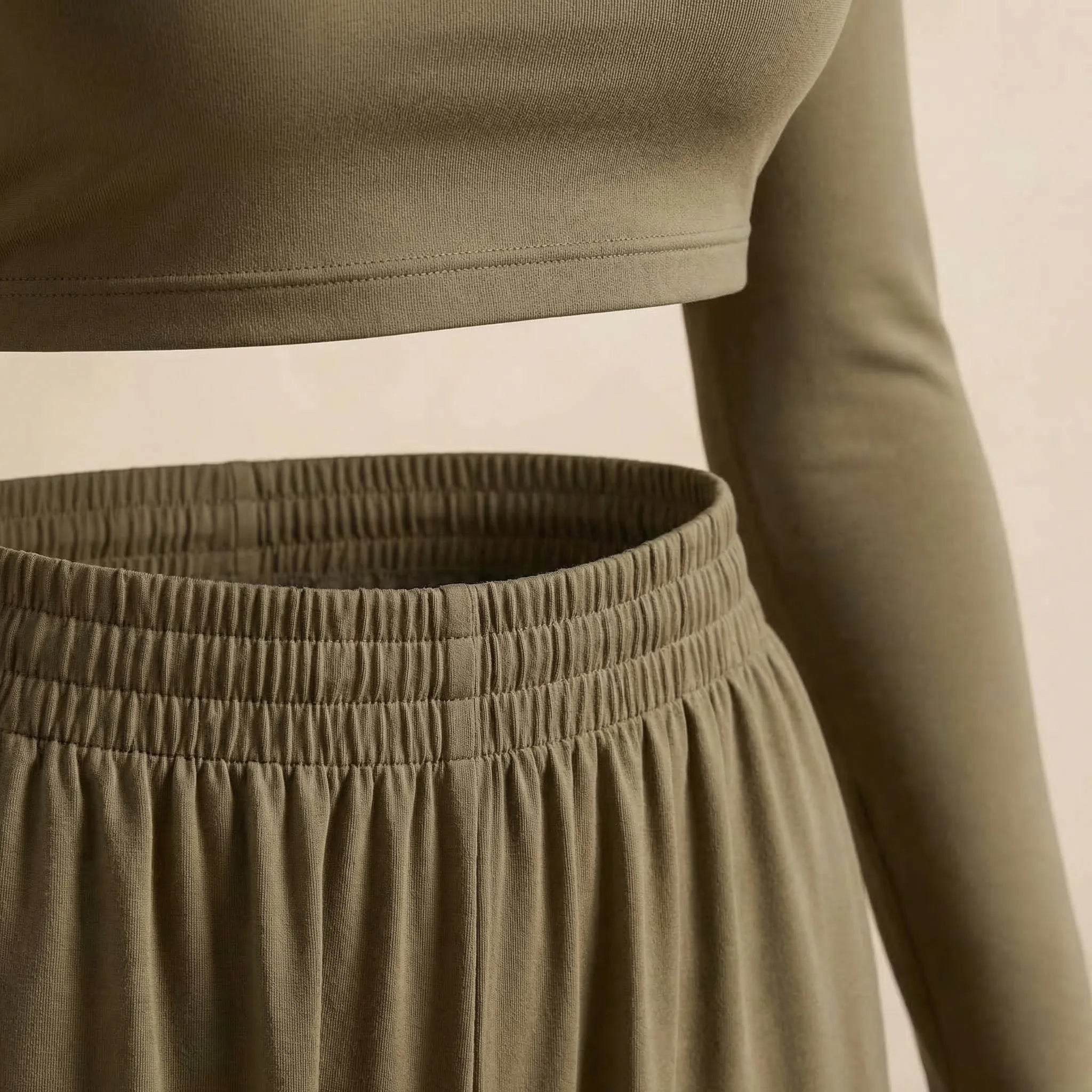 Loungewear sæt dame | Crop top med lange ærmer og brede bukser