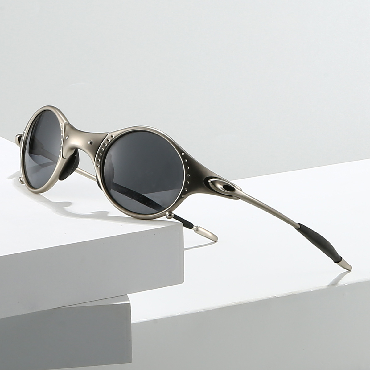 Lunettes de soleil rondes de sport au look vintage