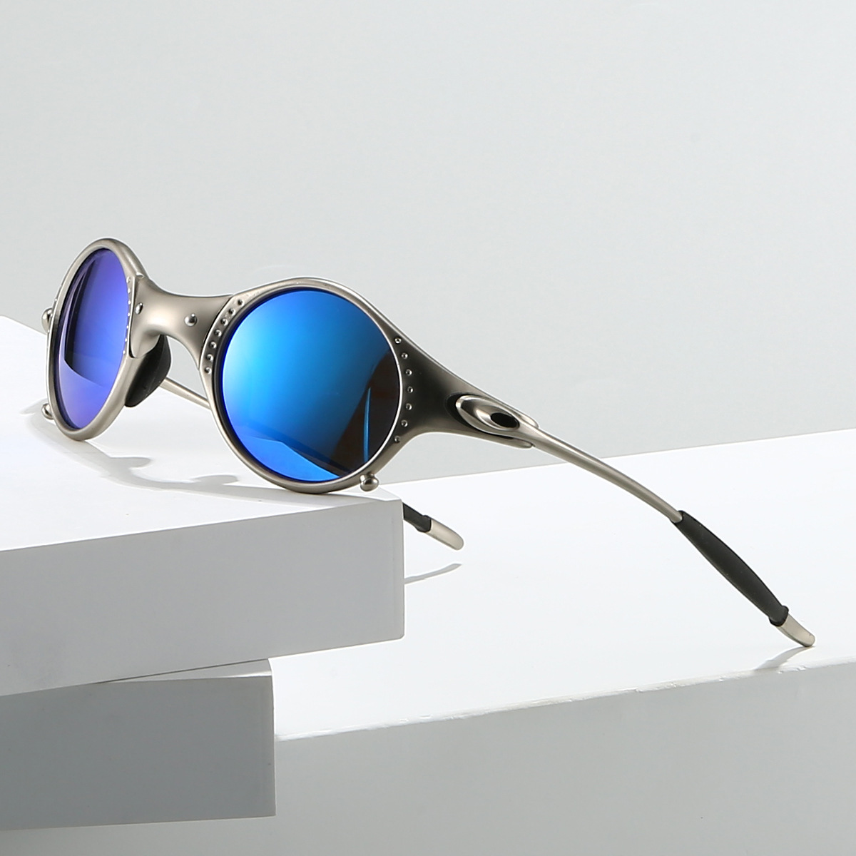 Lunettes de soleil rondes de sport au look vintage