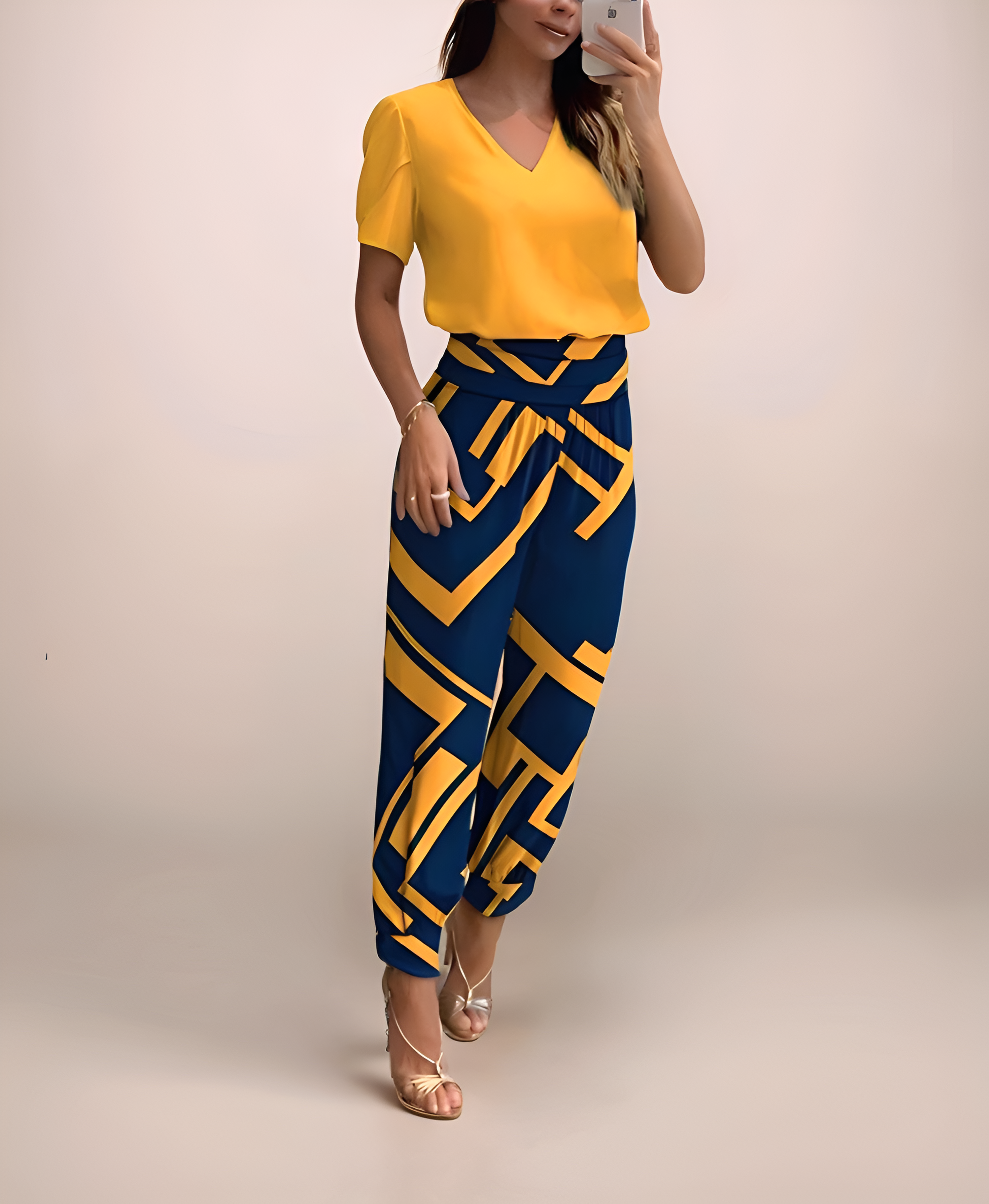 2-delt dames set med V-hals top og komfortable bukser