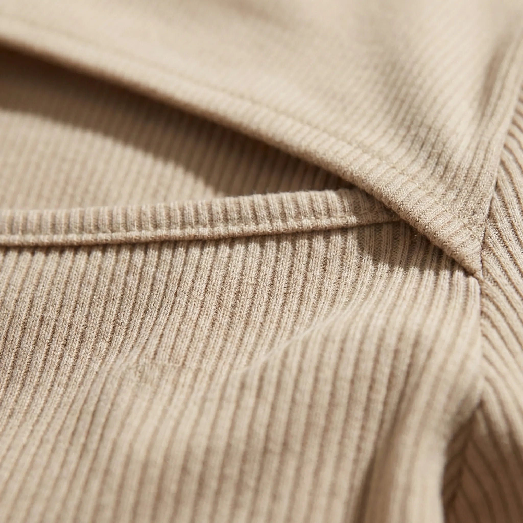 Top dame | Rib top med cut-out og lange ærmer