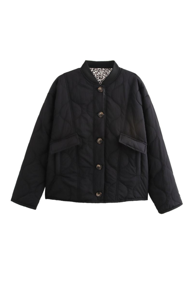 Dame jakke | Quiltet jakke med mønstrede ærmer og knapper