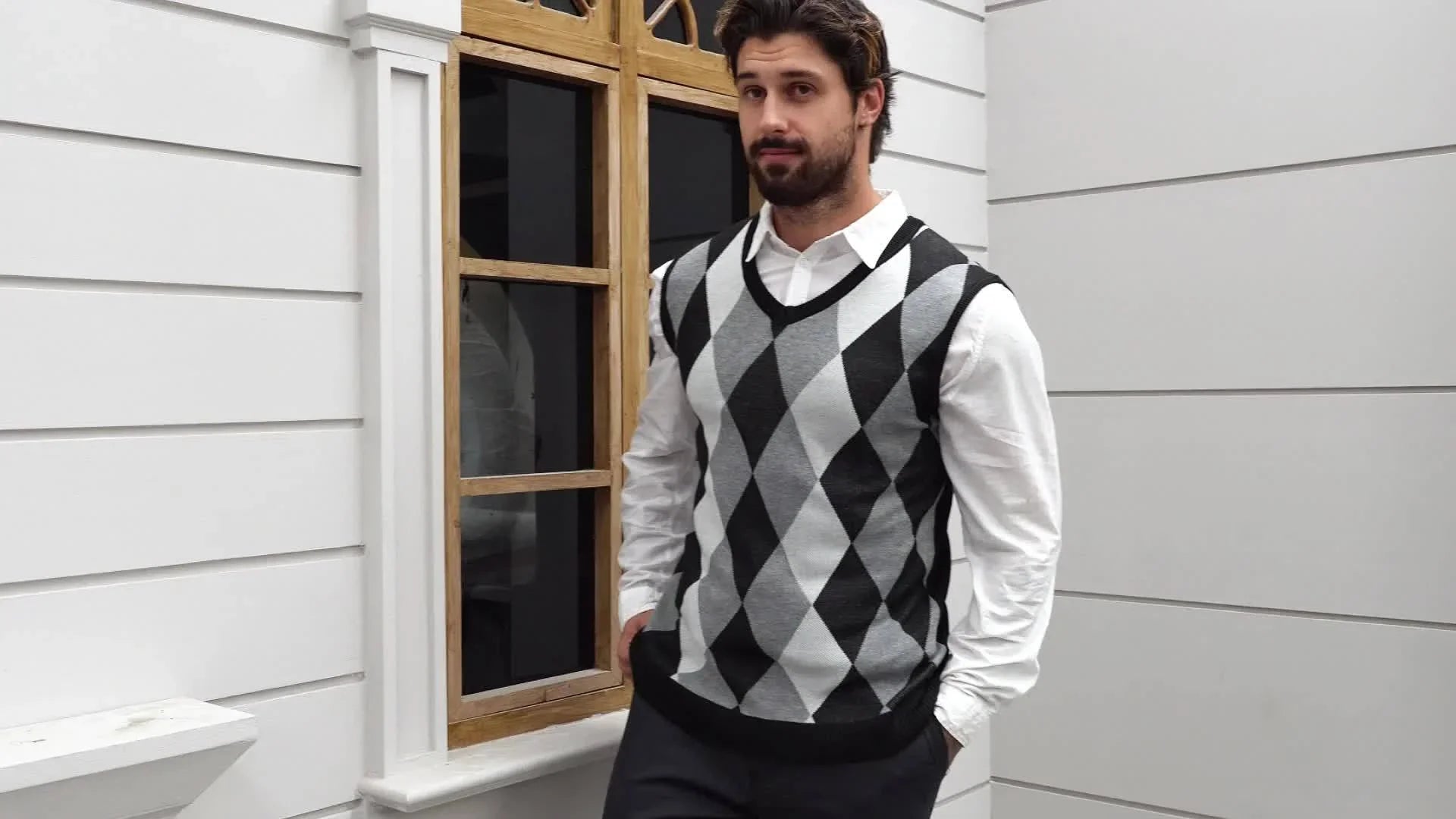 Herre pullover | Strikket v-hals sweater uden ærmer med ternet mønster
