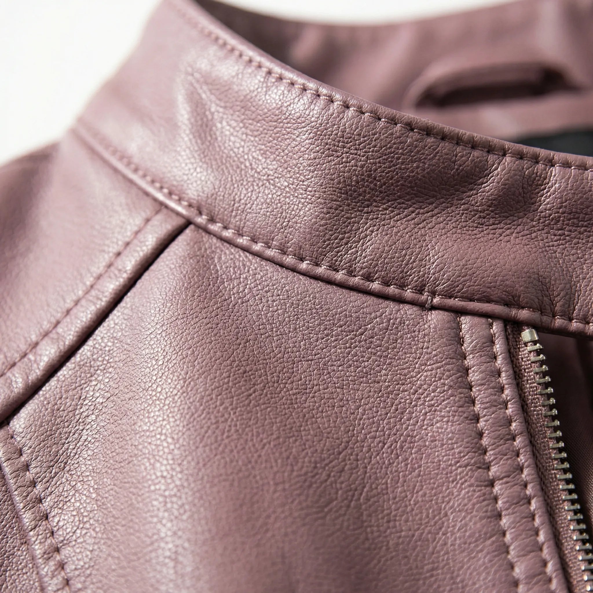 Damejakke | Trendy figursyet jakke med lynlås og stående krave