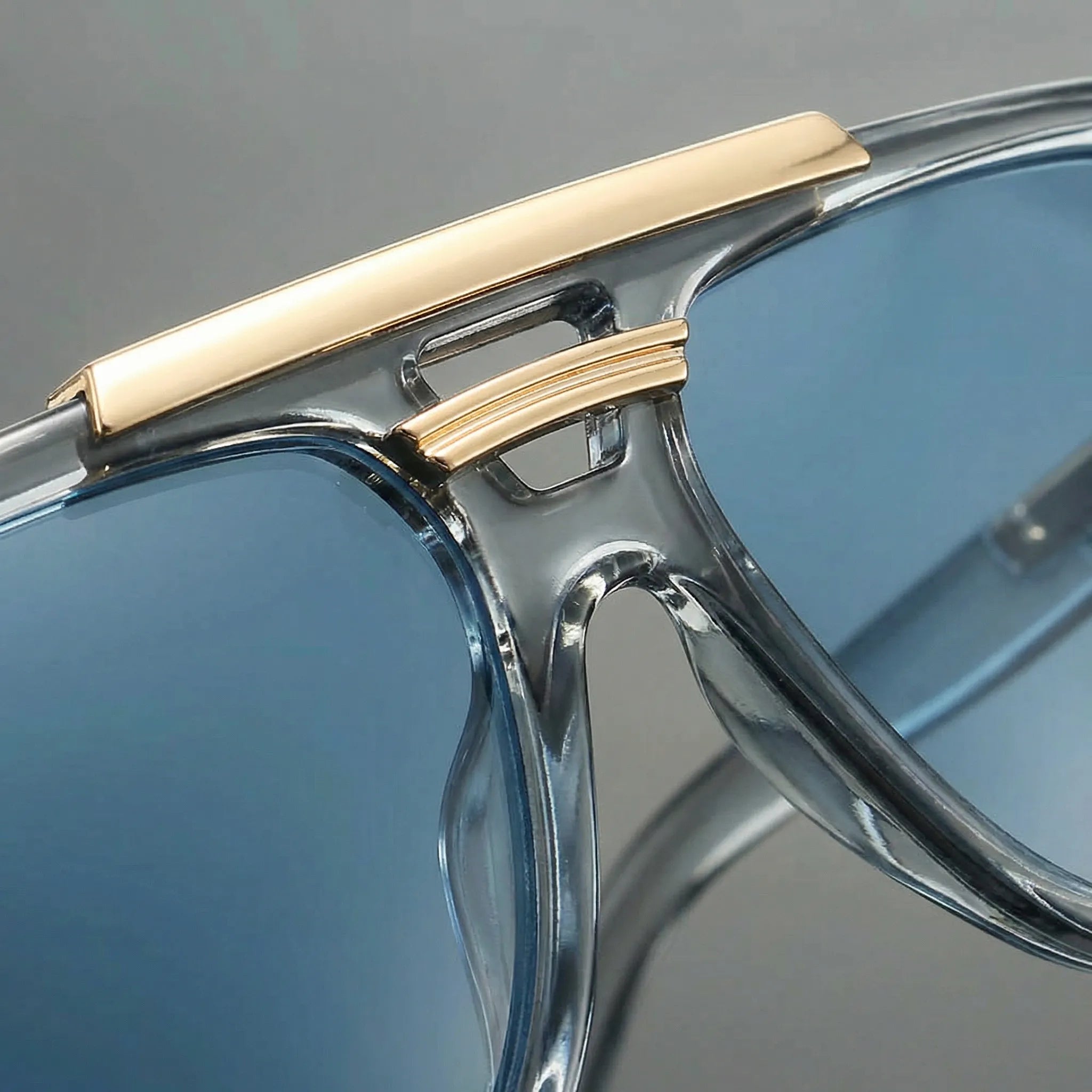 Lunettes de soleil pour homme | Monture rectangulaire avec détails dorés