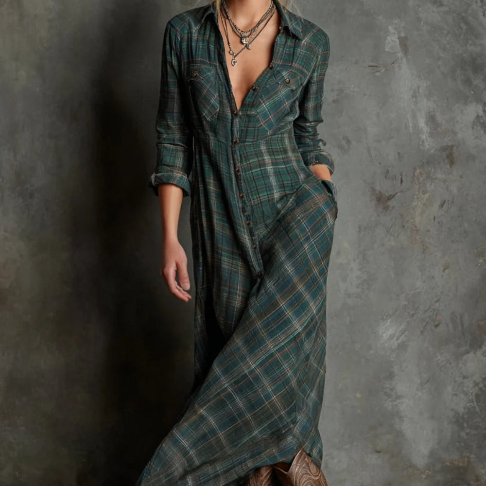 Lang ternet kjole med revers og knaplukning – afslappet pasform