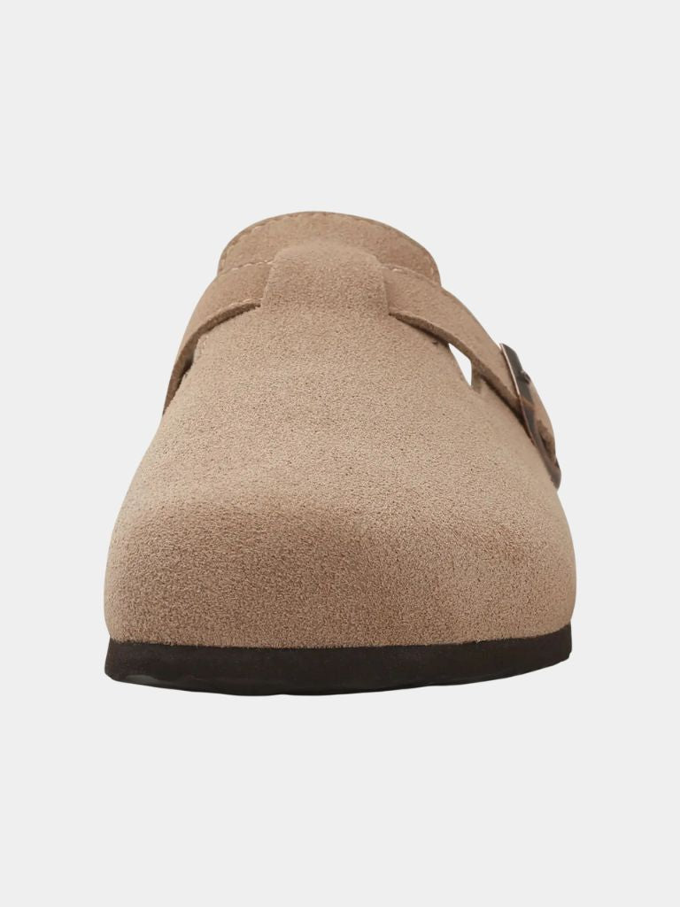 Klassiske lukkede herresandaler med spænde og komfortsål