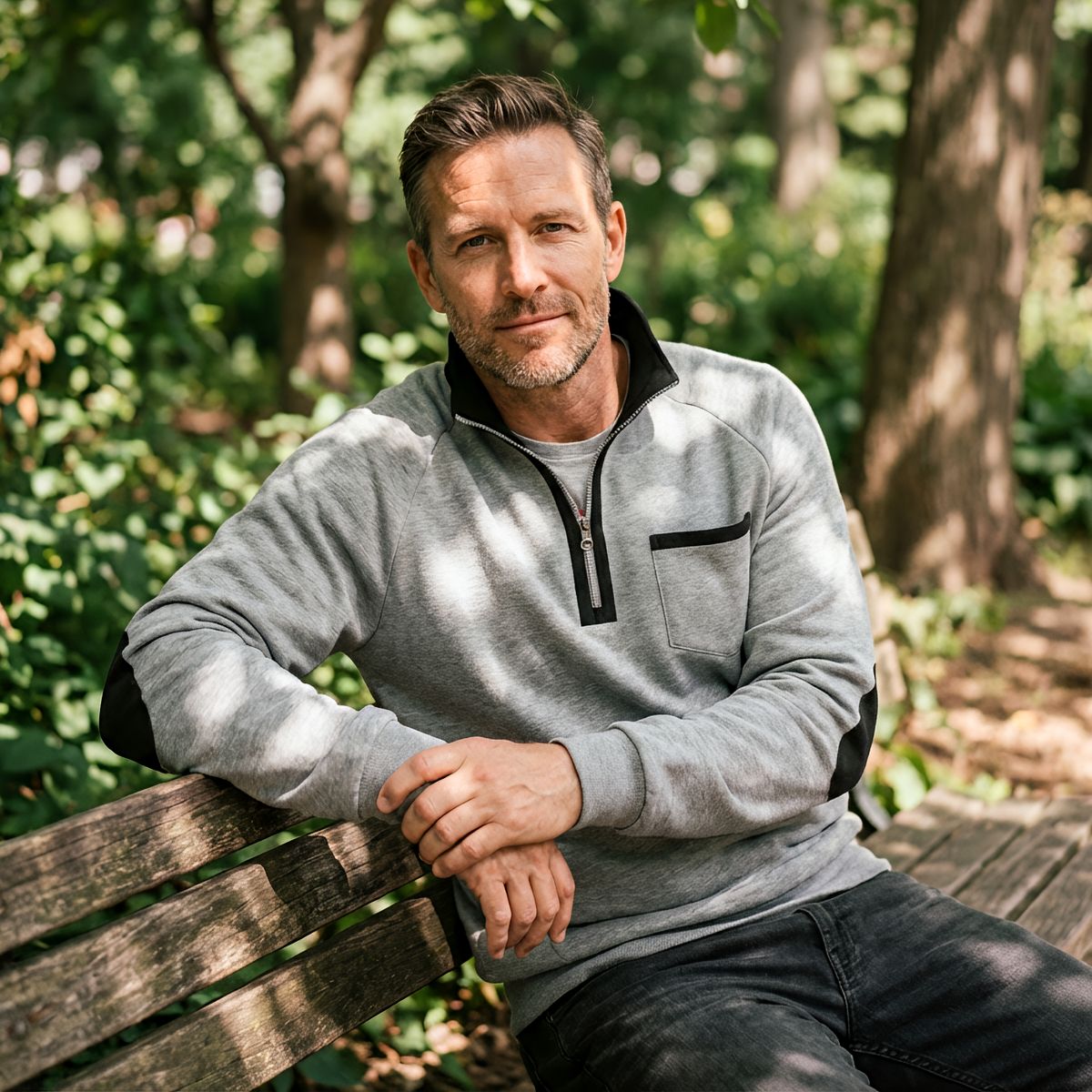 Klassisk half-zip pullover i blødt stof med høj krave til herrer